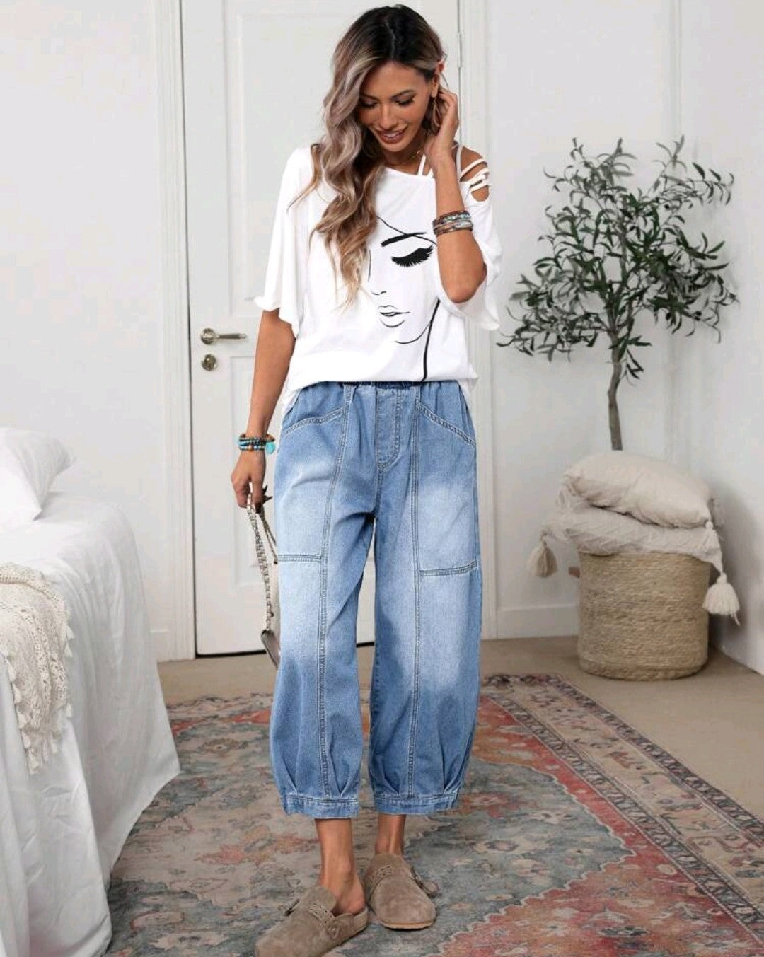 Loose fitting jeans